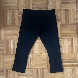 Lululemon 1/2 length leggings (wunder under)
